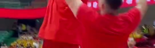 九游会·j9官方网站一伸手就碰到篮筐了😮张子宇迎家乡济南首秀 赛前对抗投篮热身