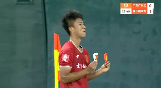 ag九游会亚洲真人第一品牌张志雄谈展示广州队护腿板:从小在广州长大,亚洲杯时就想展示了